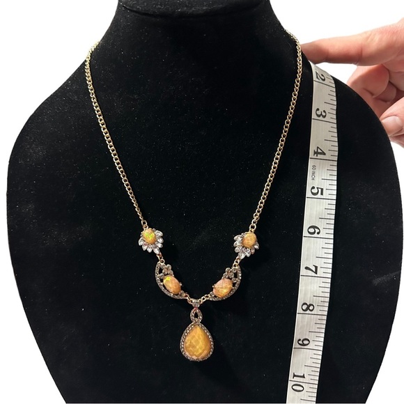 Elegant Gold Tone 5 Glass Pendants Flowers Half Moons Tear Drop Necklace 20” EUC - Picture 8 of 10